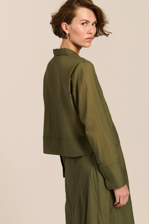 women's cropped button-front shirt in olive green with point collar, long sleeves and wide cuffs,