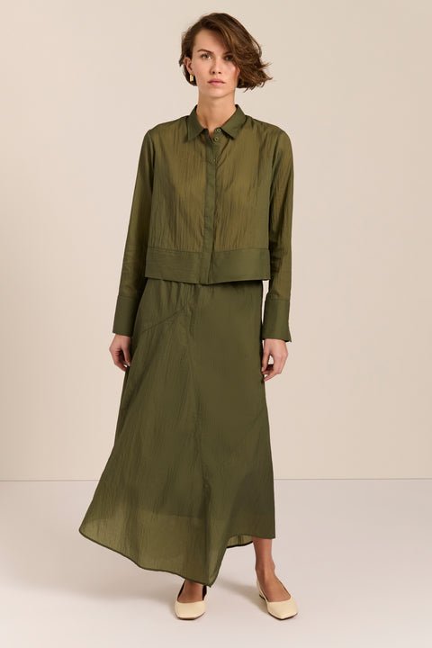 women's cropped button-front shirt in olive green with point collar, long sleeves and wide cuffs,