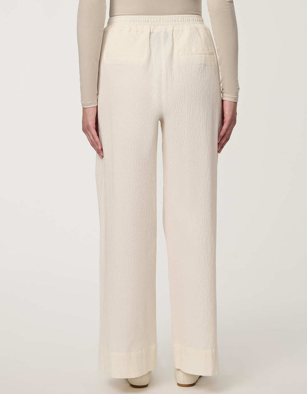 Women’s wide-leg seersucker pull-on pant in Gardenia with elastic waistband and lightweight textured fabric.