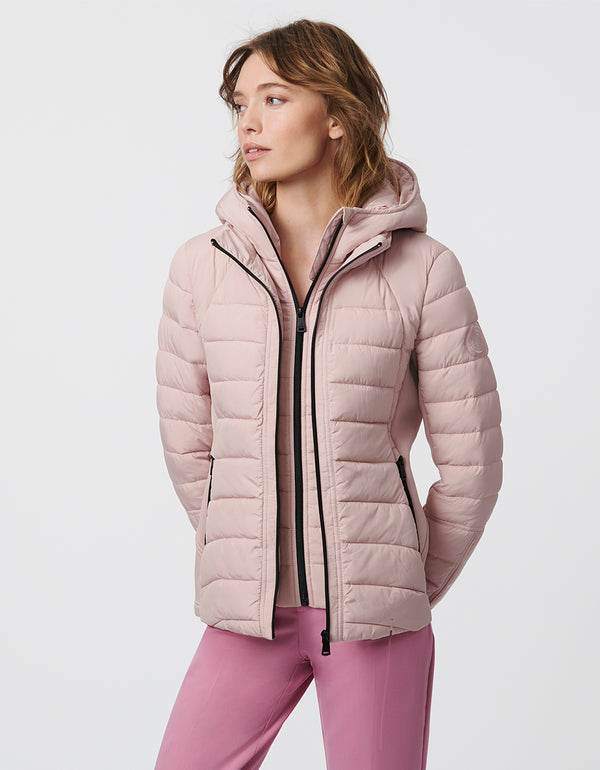 puffer jacket for women crafted for comfort warmth and sustainabilty made of environmentally friendly filler