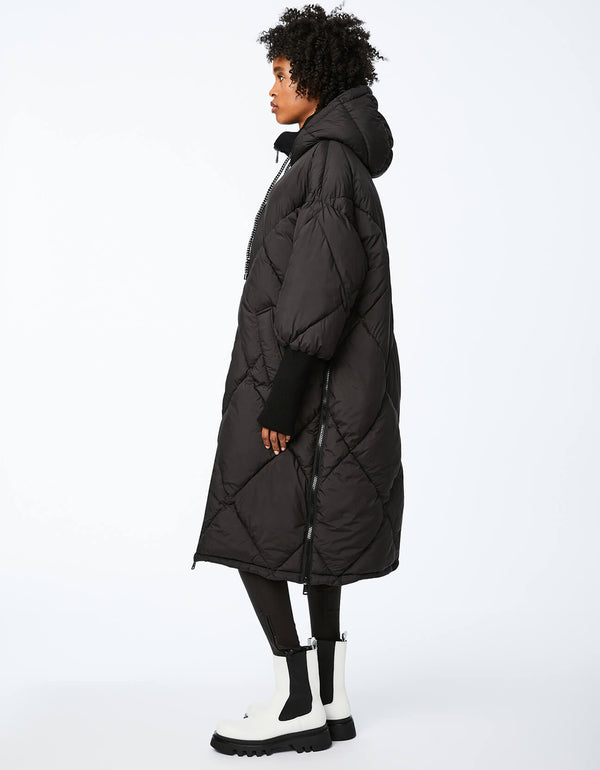 on the go sleeping bag coat in black with cruelty free filler to keep the heat in with a lightweight design