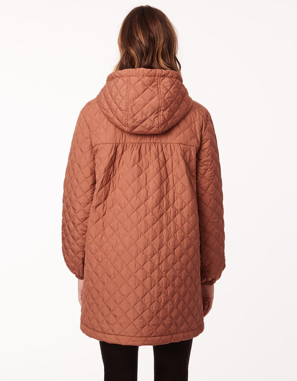 get superior warmth while wearing fashionable clothes for winter without the bulk with this mid length quilted jacket with oversized fit in rich tan