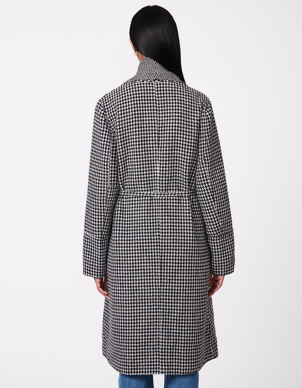 trendy and fashionable long wool coat in black and white houndstooth pattern for dry clean care