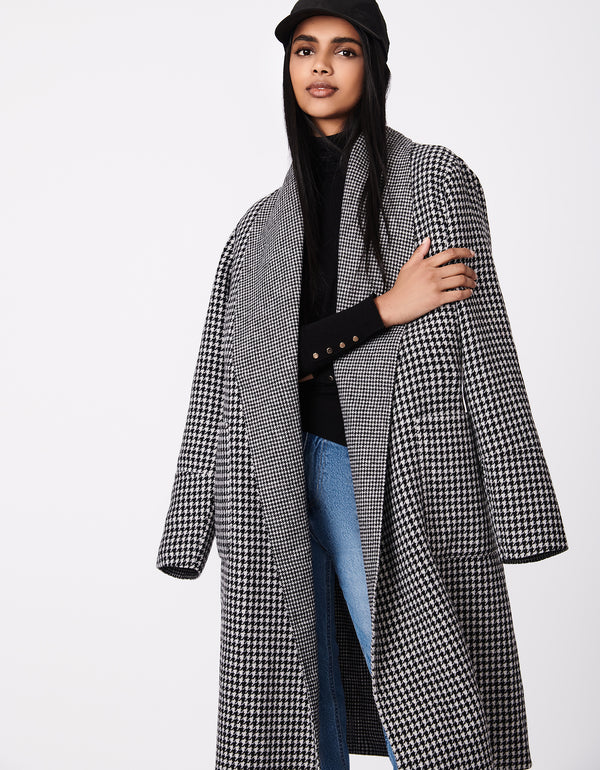 classic fit knee length wool coat in black and white houndstooth pattern with oversized patch pockets and cuff seams for womens winterwear this 2022