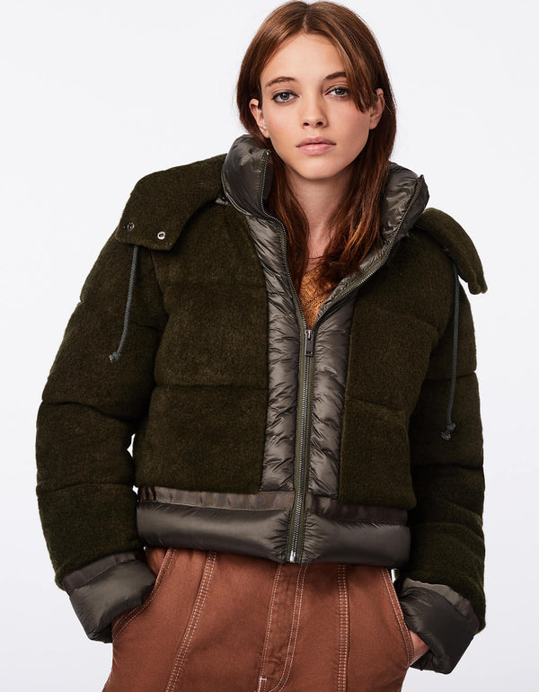 edgy puffer jacket in a boxy silhouette and cropped length as unique jacket apres ski