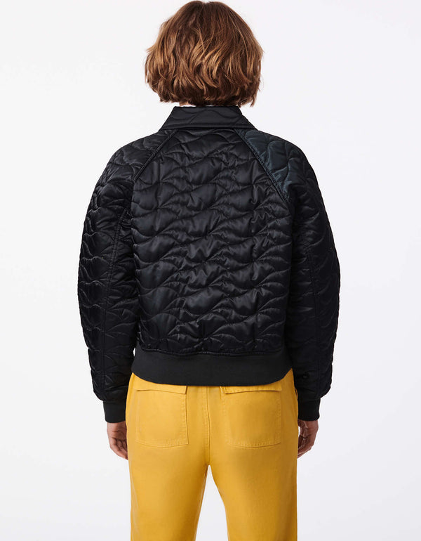 spring dressing in womens puffer jacket in black with sustainable filler Ecoplume as a modern puffer jacket