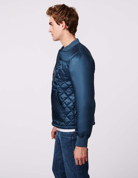 fall and winter clothes for men black puffer jacket with hand pockets with sustainable filler for insulation