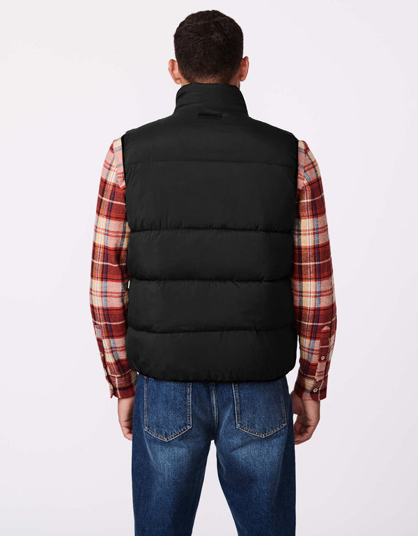 must have black puffer vest with four functional pockets perfect for fall spring or winter season
