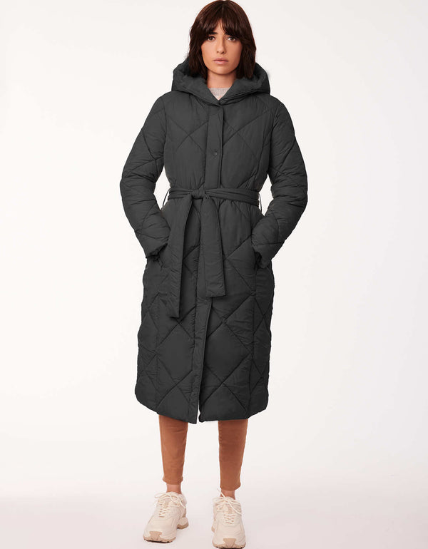 black colored heavy winter puffer coat with vegan fur for extra warmth filled with sustainable Ecoplume filler