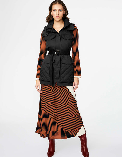 utility meets style in this semi fitted cargo safari vest for women that has been designed for comfort